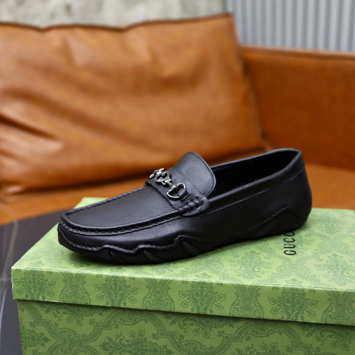 Ex-factory price: 400💰🙅‍♂️🙅‍♂️🙅‍♂️ Brand: Gucci GuCCI Standard code: Men's code 38-44 (45 can be customized) Grade: Same as the official website Material: Original leather stitching and hand stitching Comfortable and wear-resistant outsole Style category: Men's fashionable casual slip-on shoes Distinguished big-name luxury elements Top luxury Color: Color of the actual picture
